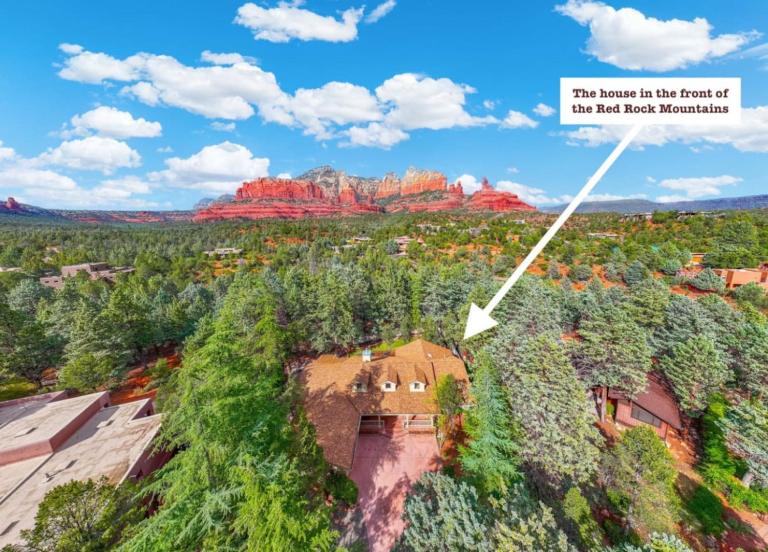 Spacious 3BR Yavapai Retreat with Nature Views Hot Tub and Game Room - B&B Sedona