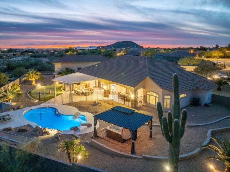 4BR Mesa Mountainside Retreat with Pool, Hot Tub and Games - B&B Mesa