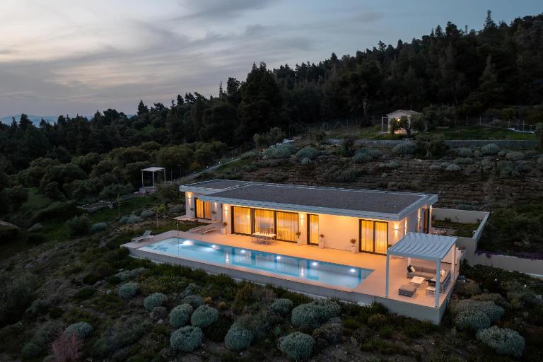 Olive Grove Suites - Villas with private pool and garden - Bed and Breakfast Níkiti