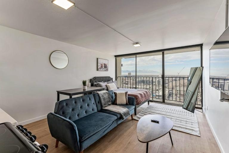 High Rise 11th Floor City Views Free Pkg Gym - B&B Salt Lake City