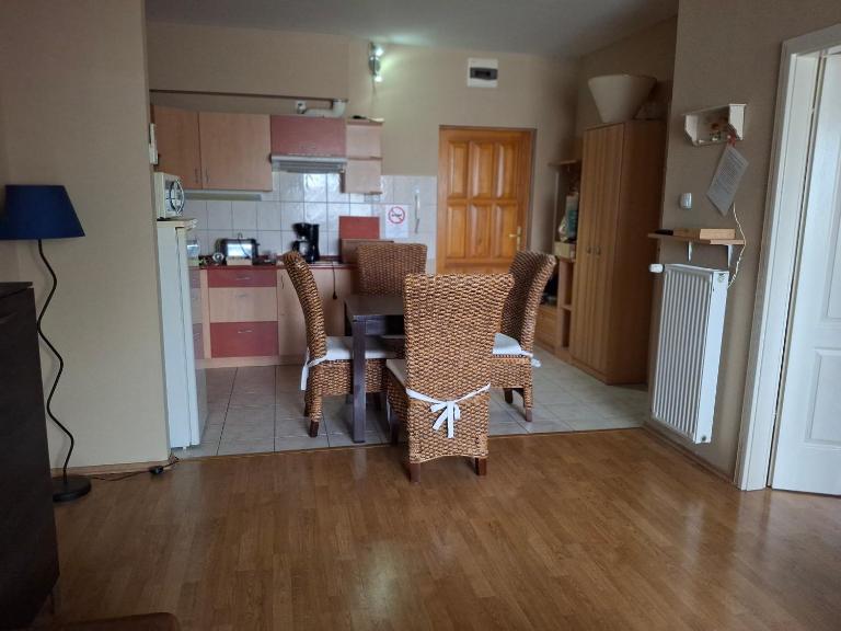 Kastély apartman - B&B Cserkeszőlő