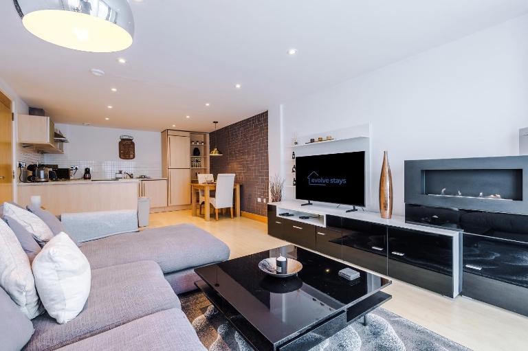 Central Leeds 2BR 2BA, Wi-Fi, Kitchen, Sleeps 5 - B&B Leeds