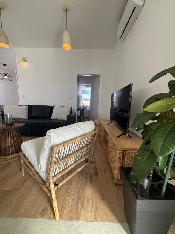 Villa Regina Apartment Carlito with swimming pool - B&B Jezera