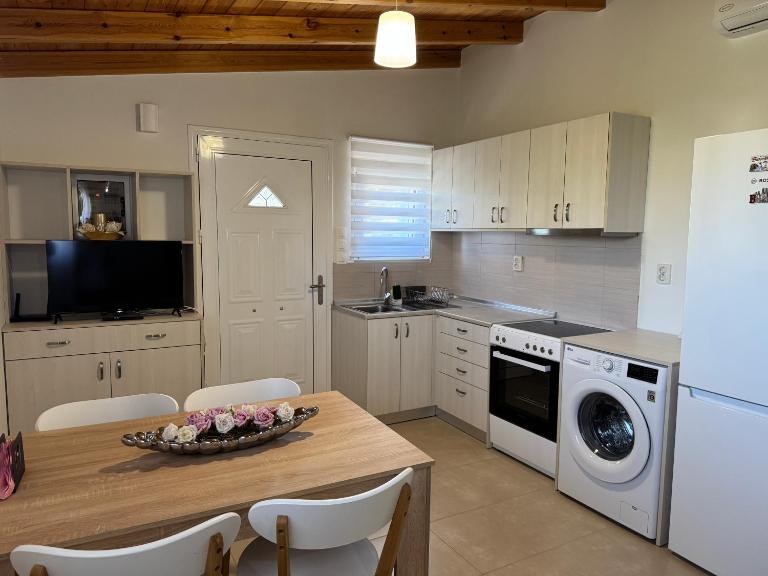 The Wooden Nest - B&B Asgourou