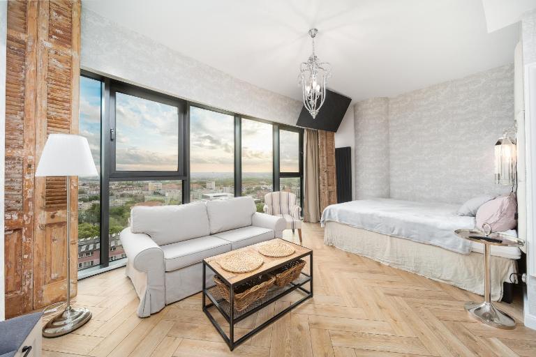 ANS Hanza Tower Apartment 17th floor with city view, swimming pool area with saunas, viewing terrace - Ferienwohnung Stettin