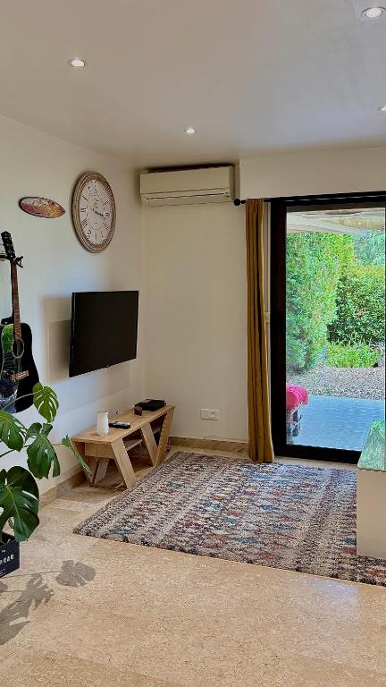 Charmant studio - AC - Piscine - Terrasse - Parking - Chambres d'hôtes Mandelieu-La Napoule