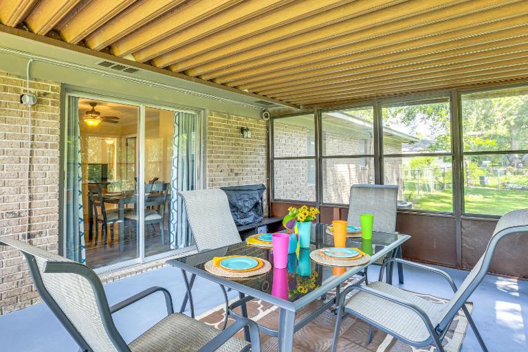 1 Mi to Dtwn Waycross: Home w/ Furnished Porch - B&B Waycross