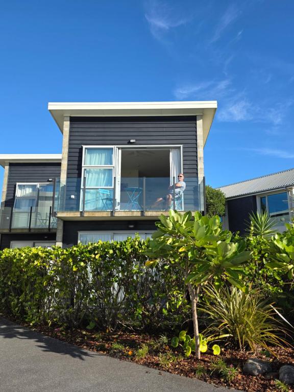 Beachside Studio Apartment with a View - Unit 2 - Bed and Breakfast Carters Beach