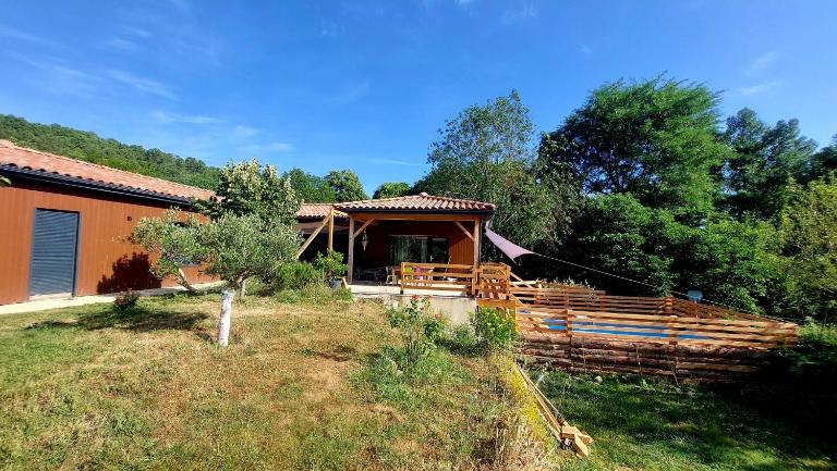 Maison et piscine bien située en sud ardeche très grand jardin - B&B Saint-Paul-le-Jeune