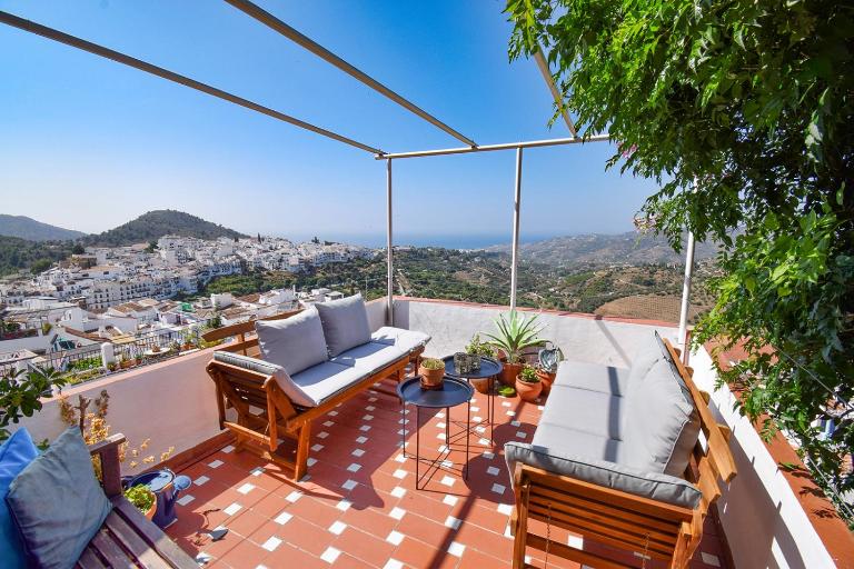 Casa Fernando, Frigiliana Traditional townhouse with amazing views HansOnHoliday Rentals - B&B Frigiliana