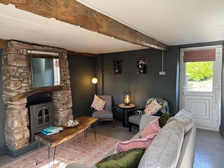 Ty Llaeth 2-Bed Cottage Sleeps 4 Pet Friendly - B&B Llansteffan