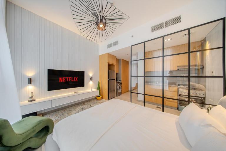The Casa Lumo Studio by BlueCloud holidays - B&B Sharjah city