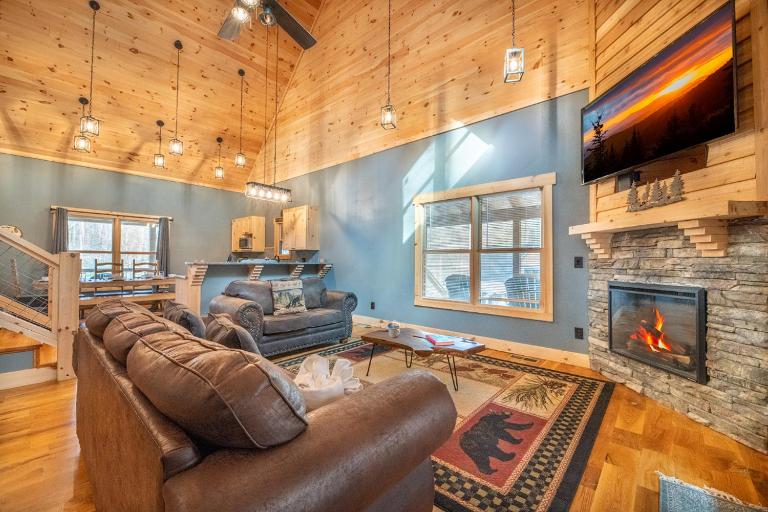 Whispering Whiskey By Avada Properties - B&B Sevierville