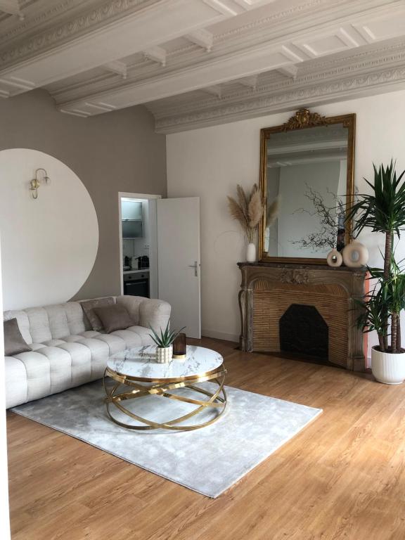 Le Golden - Charme et confort en plein cœur de Troyes - Parking privé - B&B Troyes