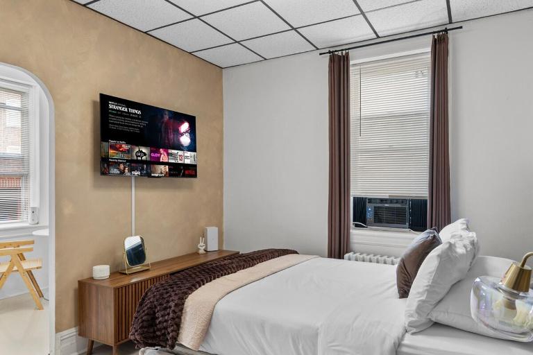 Modern Studio - Parking Available - 15 min NYC - Chambres d'hôtes Jersey City