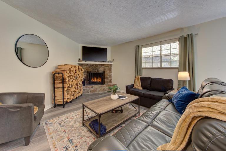Roaring Fork Road Retreat By Avada Properties - Bed and Breakfast Gatlinburg