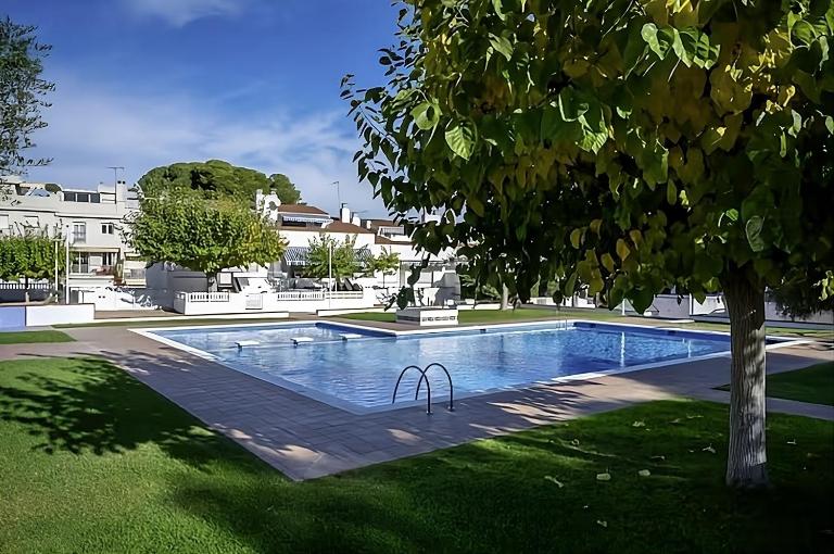 Apartamento con piscina - B&B Torredembarra