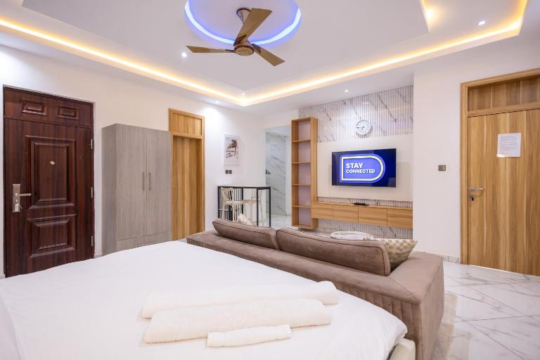 Premium Studio Apartment, East Airport - Bed and Breakfast Accra