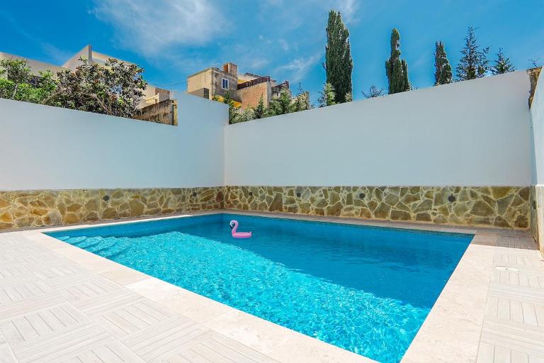 Maisonette with communal Pool in Qala - B&B Qala