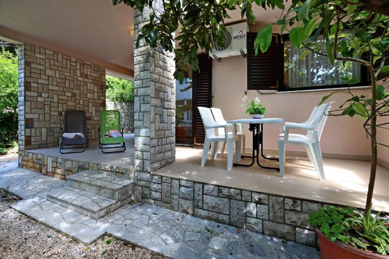 Apartments with parking space Selce, Crikvenica - 24450 - B&B Selce