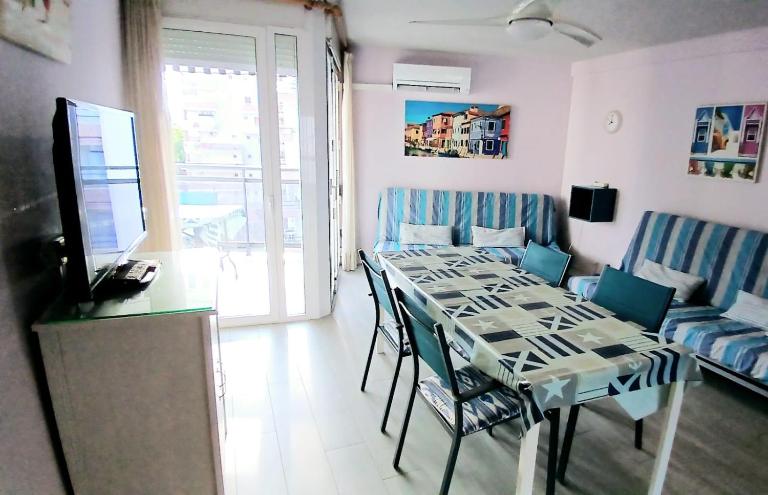 Apartamento playa LLevant mejor zona Salou - Bed and Breakfast Salou