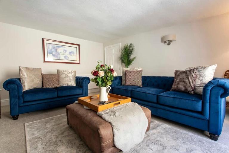 Central, beautiful home - with parking - Bed and Breakfast Bradford-on-Avon