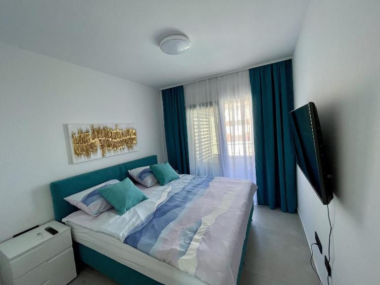 Sea Slatine I - Modern apartment with pool - 30 meters from the beach - B&B Slatine