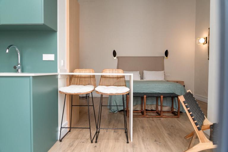 Honest Sevilla Apartments - B&B Seville
