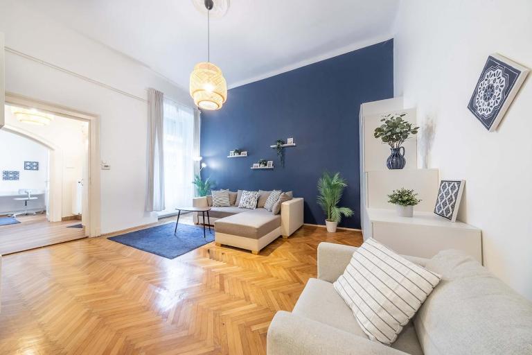 Sassoon - 2-bedroom elegant airy home at Deak ter - B&B Budapest