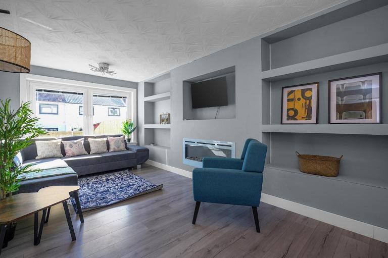 Free Parking | Central | Sleeps 7 | 3 Bedrooms - Chambres d'hôtes Livingston