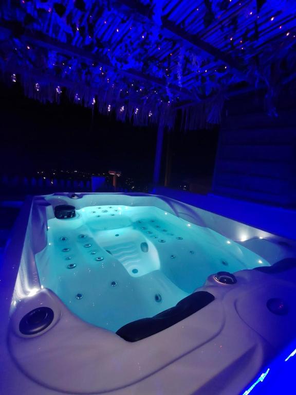 Anglada, Villa with a private pool and jacuzzi - B&B Lloret de Mar