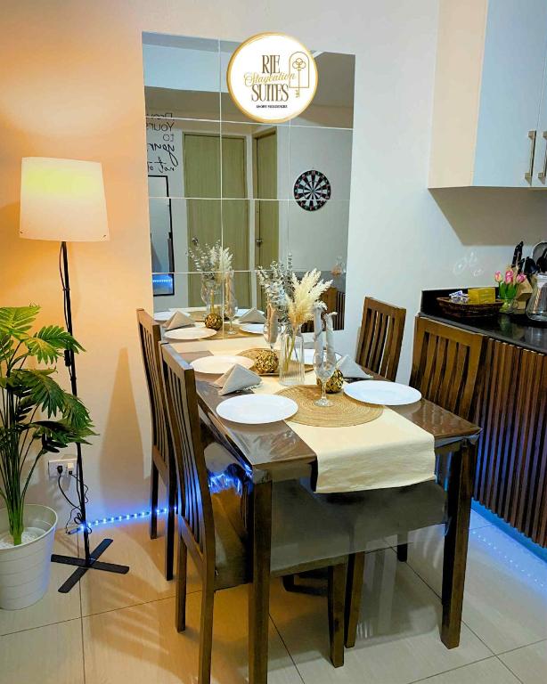 RJE Staycation Suites Mall of Asia near Airports - Bed and Breakfast Manilla