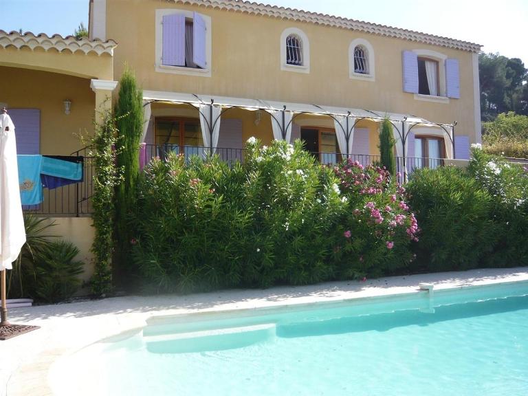 beautiful 4 bedroom villa, pool, Luberon - Bed and Breakfast Cadenet