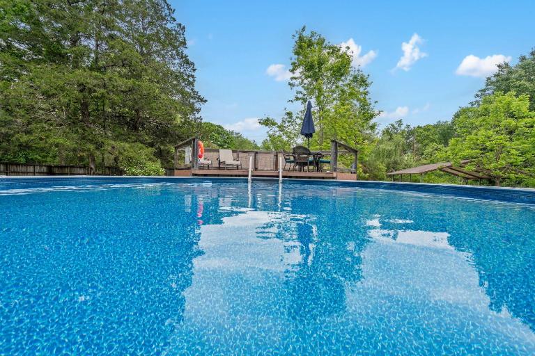 The Cozy Cottage Getaway - Private Pool & Hot Tub - B&B Kirbyville