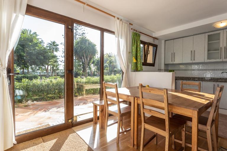 Apartamento en primera línea de playa con piscina - Ferienwohnung La Herradura