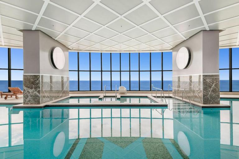 Ocean View Beachfront level 49 with Parking - Ferienwohnung Gold Coast