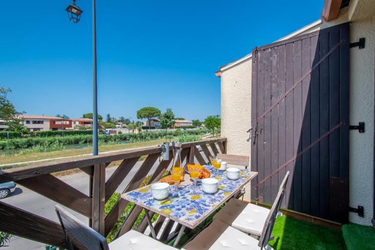 Le Camarguais Vue Canal A 2 pas des remparts d'Aigues-Mortes - Ferienwohnung Aigues-Mortes