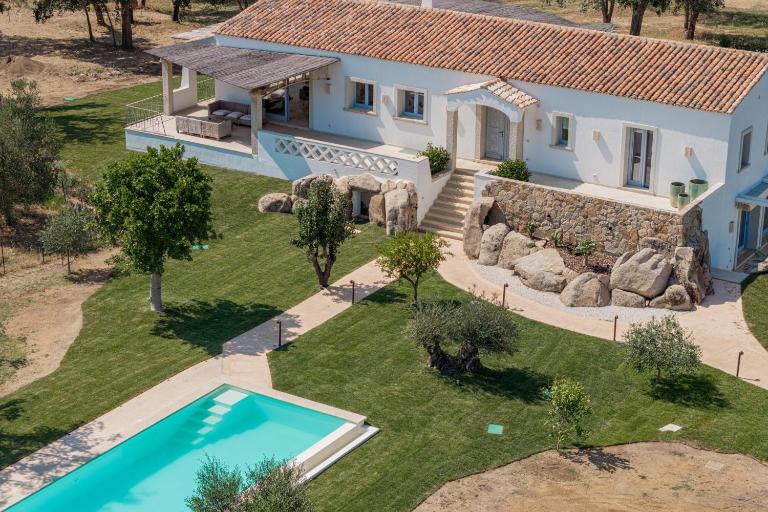 Villa Super Lusso e Design con Piscina - B&B San Pantaleo