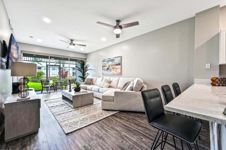 Luxury Golf Condo With Resort Pool and Amenities - B&B Naples