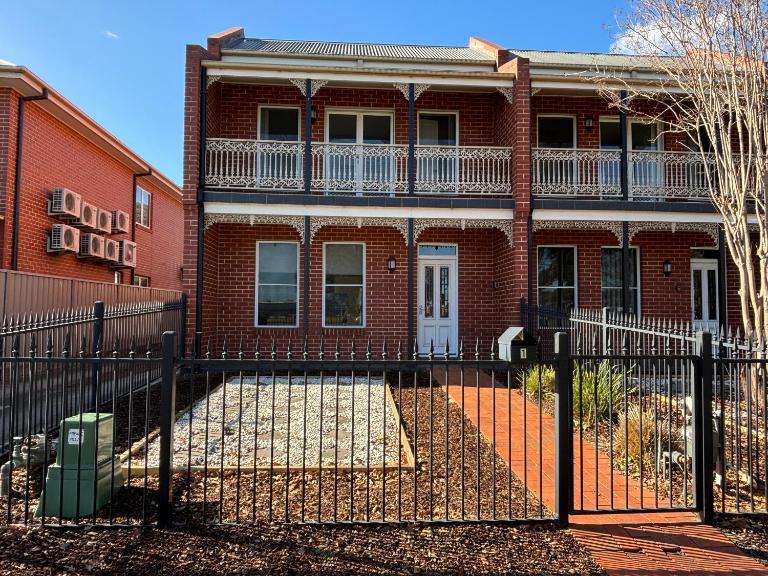 City Townhouse Escape - B&B Wog Wog