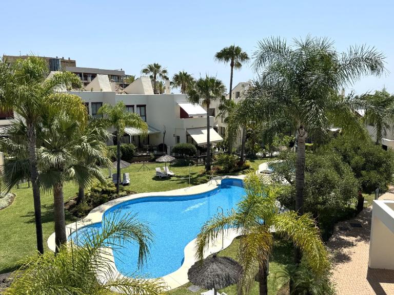 Villa Serena Marbella - Luxury villa with pool & sea views - B&B Estepona