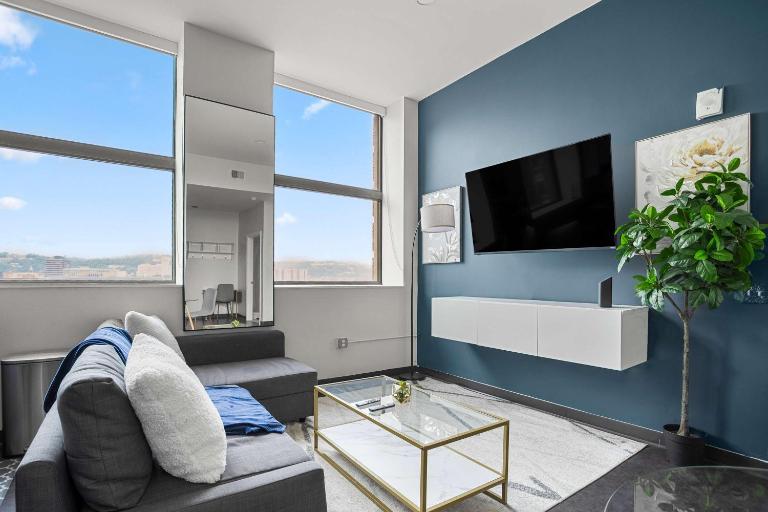 CozySuites Chic 1BR in Downtown Pitts 11 - B&B Pittsburgh