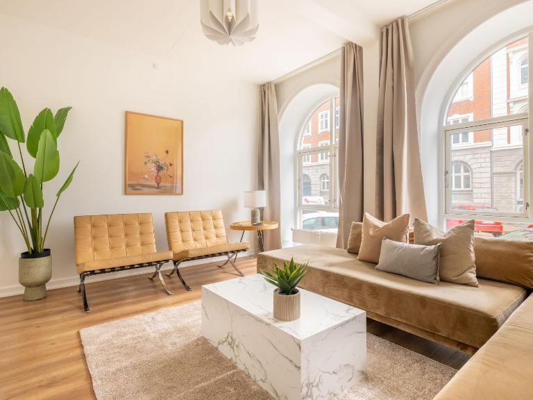 Noble - Fantastic 5-Bdr Apt in the Capital - B&B Copenhagen