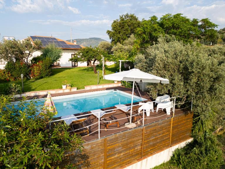 Villa in campagna con piscina - Bed and Breakfast San Fratello