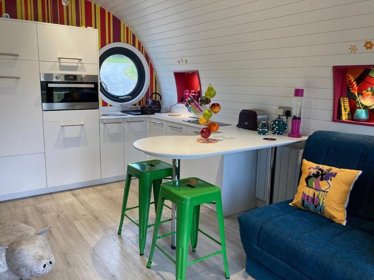 Let's Glamp Retro - Beatles - Chambres d'hôtes Capel-Cynon