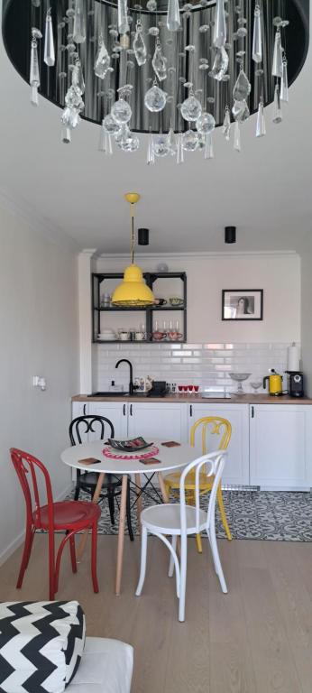 Apartament przy Galerii Beksińskiego i Rynku - B&B Sanok