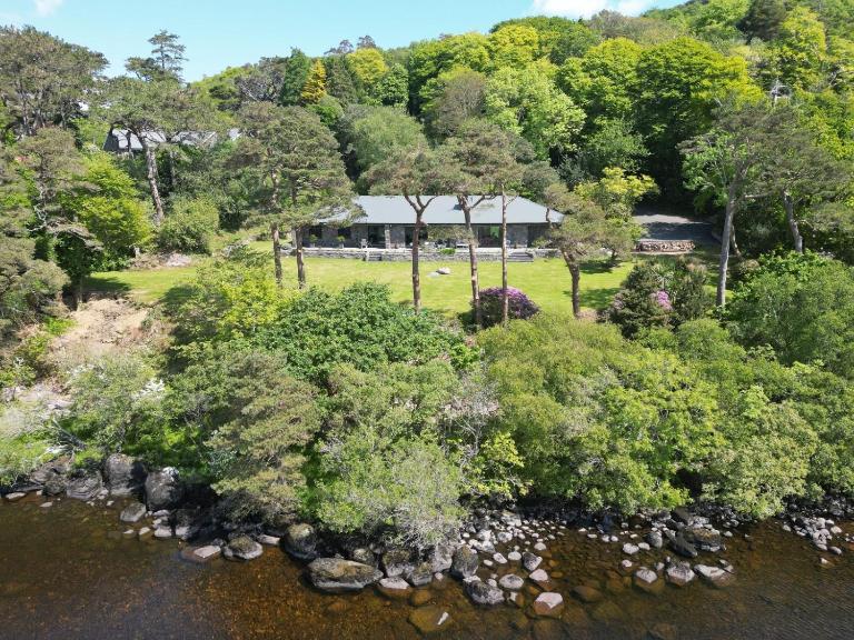 Caragh Lake House - Lakeside Escape and Sauna - Chambres d'hôtes Killorglin