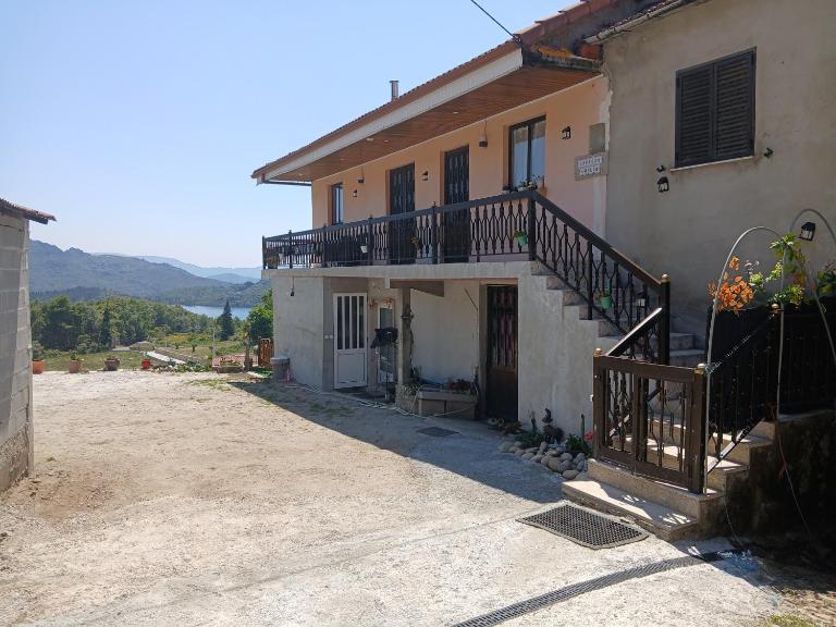 Casa da Emilia do Gerês - Bed and Breakfast Outeiro