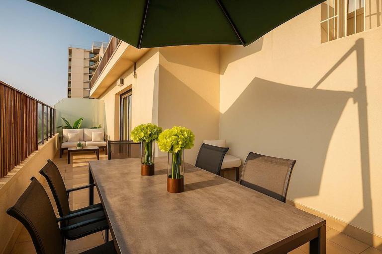 Superb Beachside Duplex 3Rooms - Terrace & Mamad - Ferienwohnung Tel Aviv