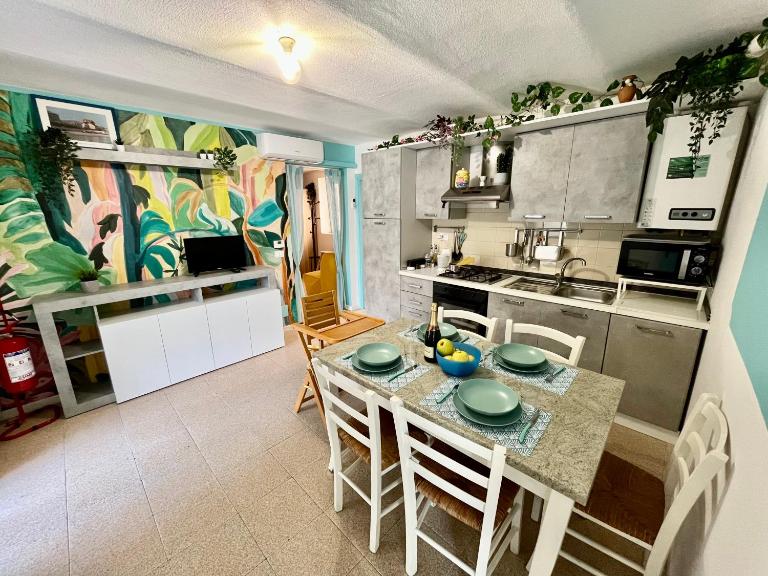 Casa della Stazione a 100m dal mare, spazio per bici - B&B Pietra Ligure